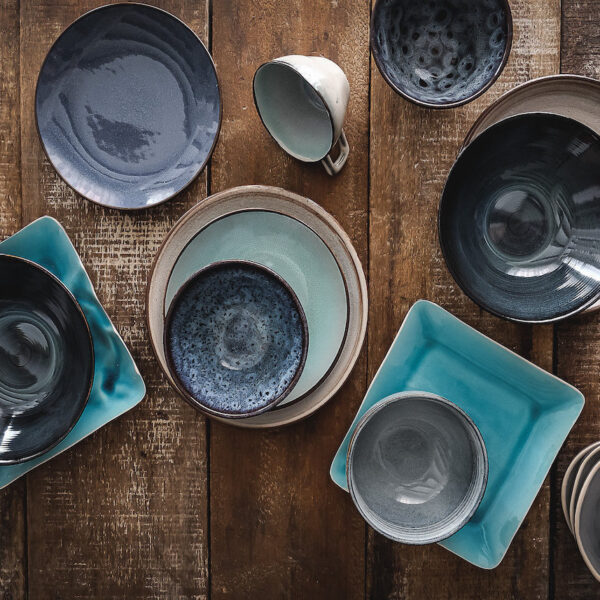 Decoration moderne tendance vaisselle céramique bleu turquoise