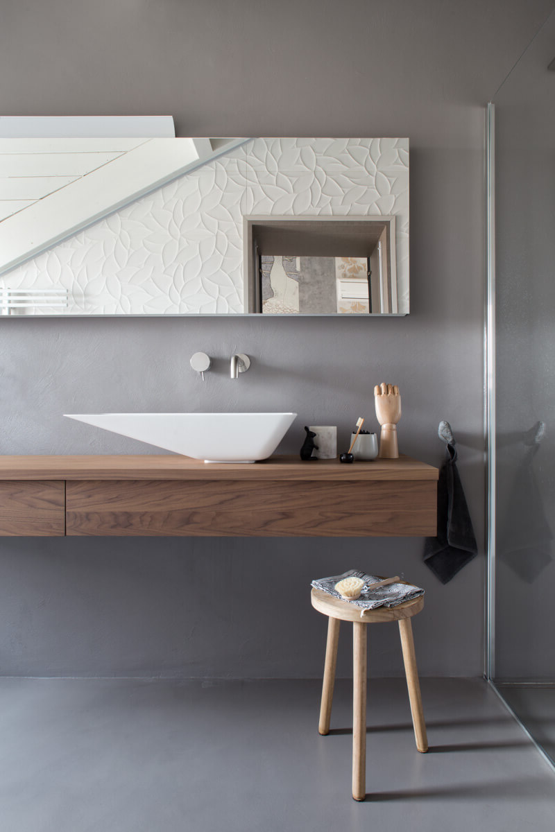 salle de bain minimaliste béton ciré mur moderne