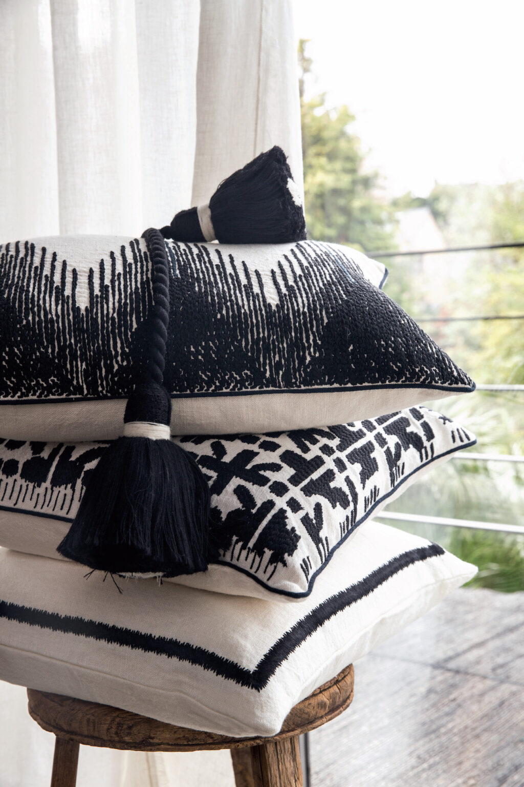 coussin dépareillé noir blanc chic Accessoire Elitis