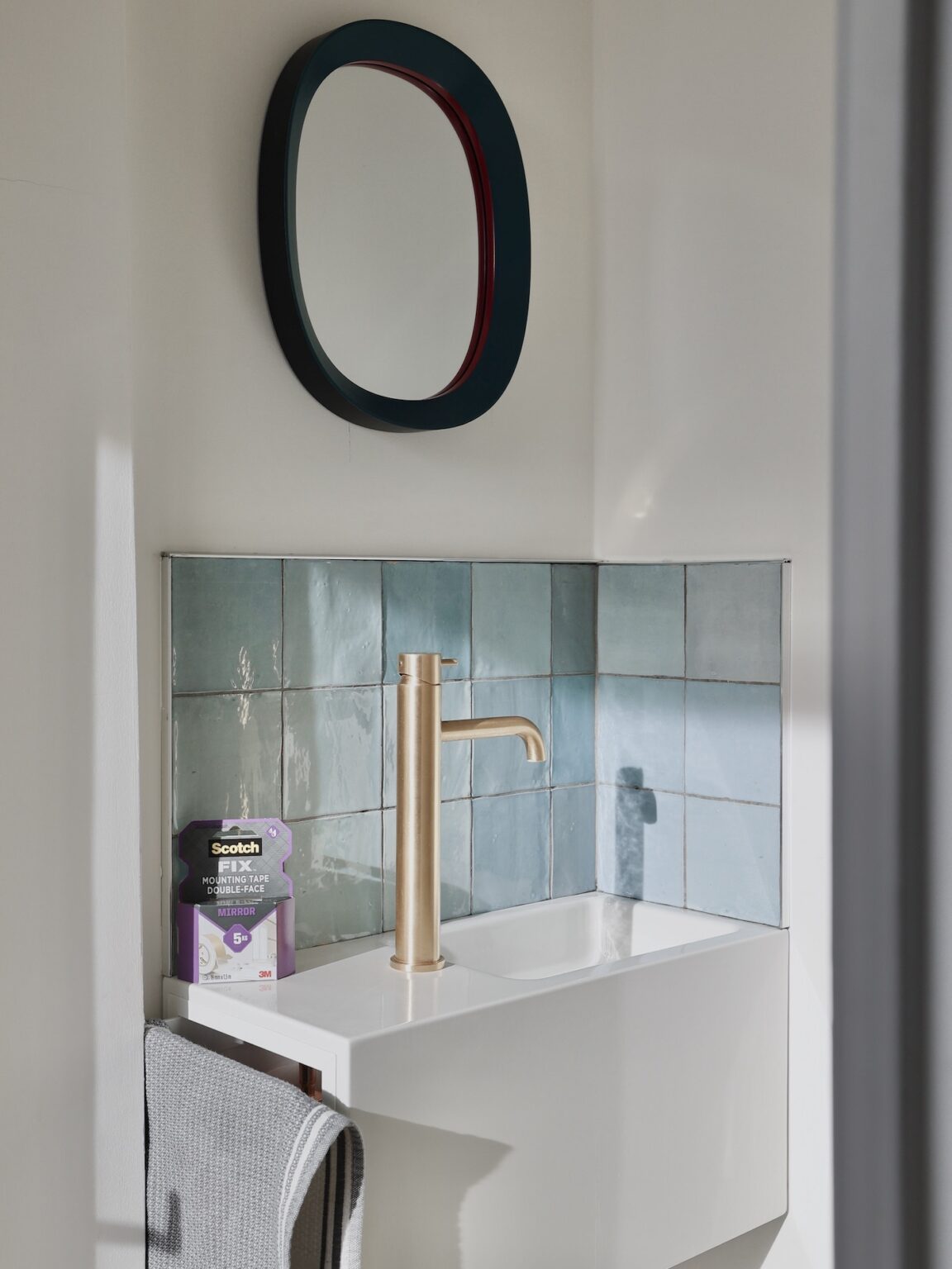 fixer sans percer objet lourd miroir mur béton double face scotch