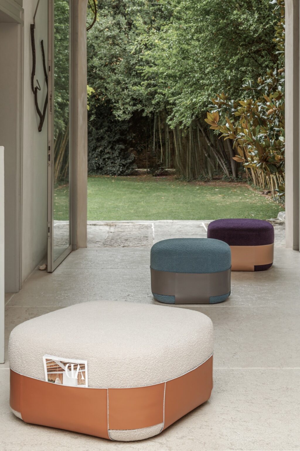 pouf bouclette cuir bleu canard prune violet