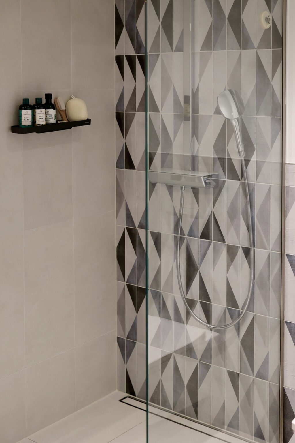 salle de bains bord de mer moderne douche italienne