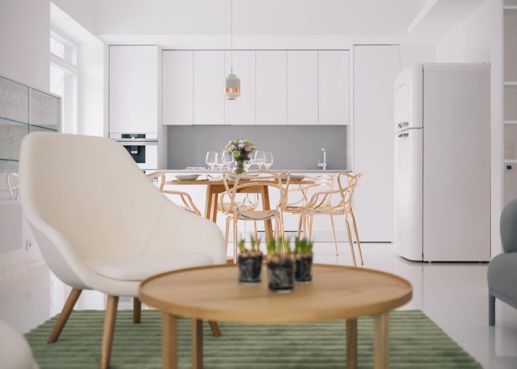 appartement tout blanc salon ouvert