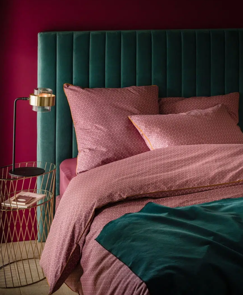 inspiration déco chambre vert émeraude vermillon