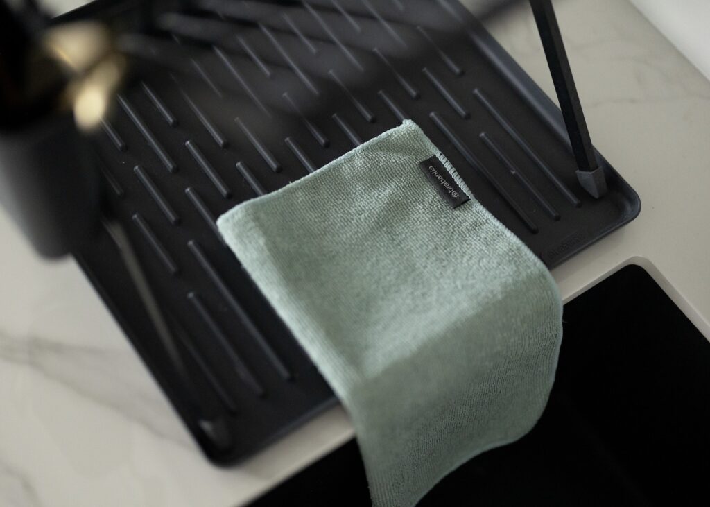 autour de l'évier accessoire vaisselle design durable