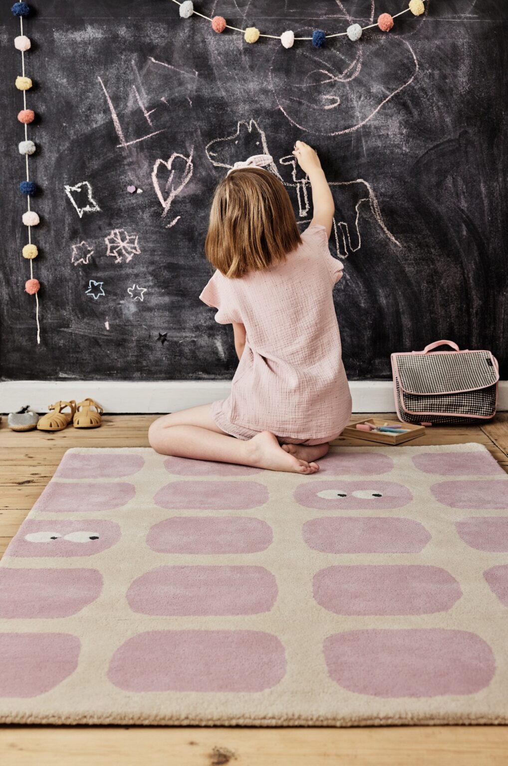 tapis beige vieux rose pois