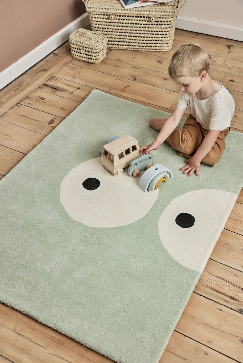 tapis vert céladon yeux enfant Bleuu Studio