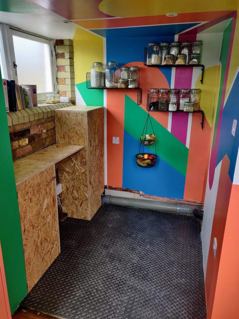 cellier coloree mur design contemporain papier peint rangement