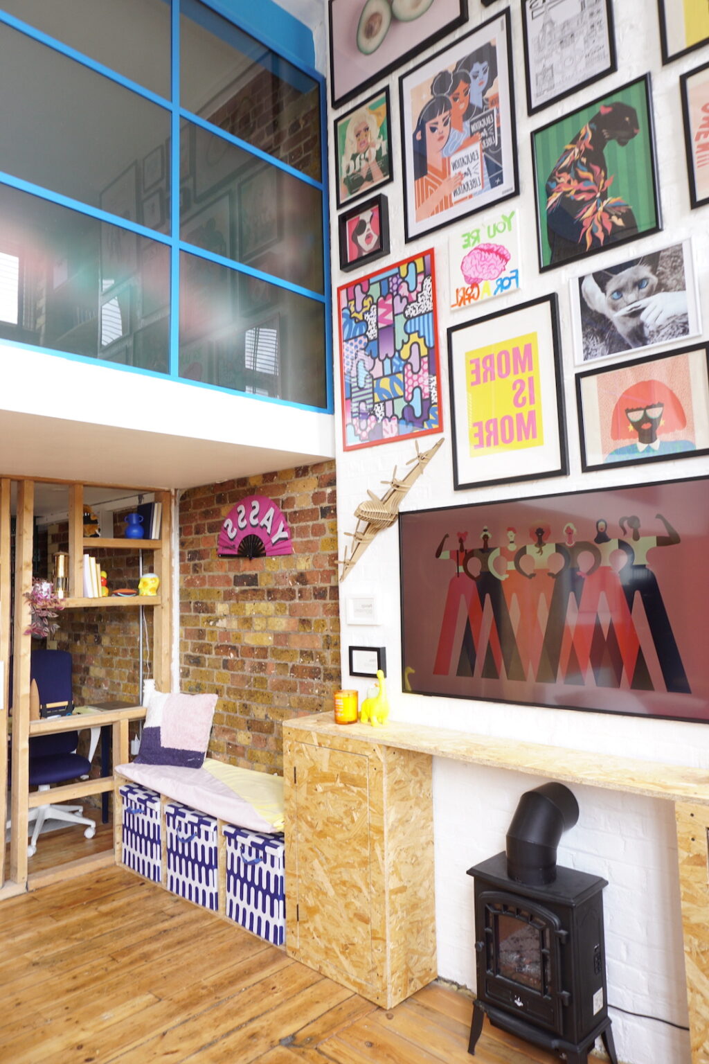 deco interieure salon blanc mur brique tableau contemporain