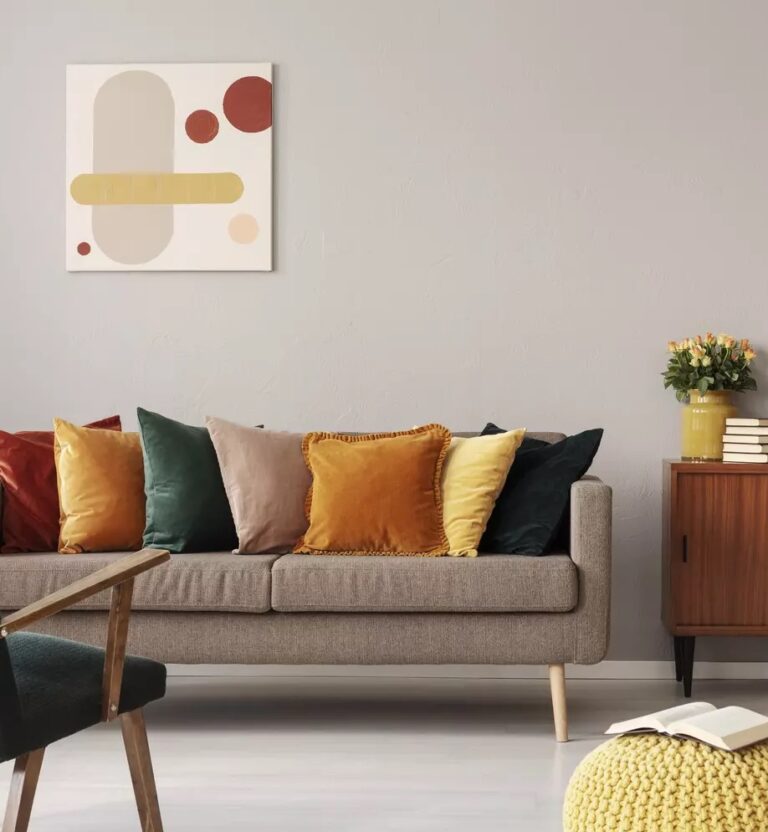 idee deco salon couleurs douces rouge terracotta beige marron