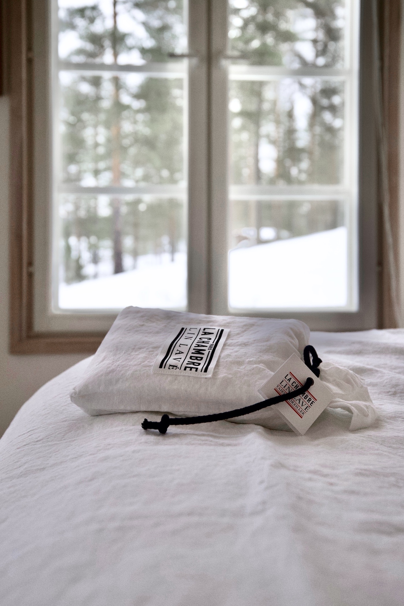 lit blanc lin lavé cottage finlandais