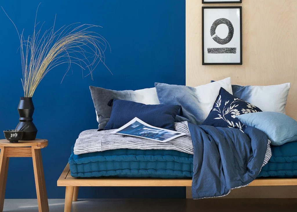 lit indien banquette bois corde deco bleu blanc ocean