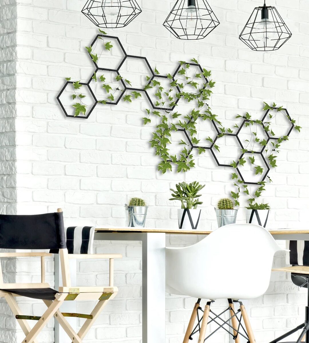 plante verte grimpante mur blanc brique salon espace bureau lumineux