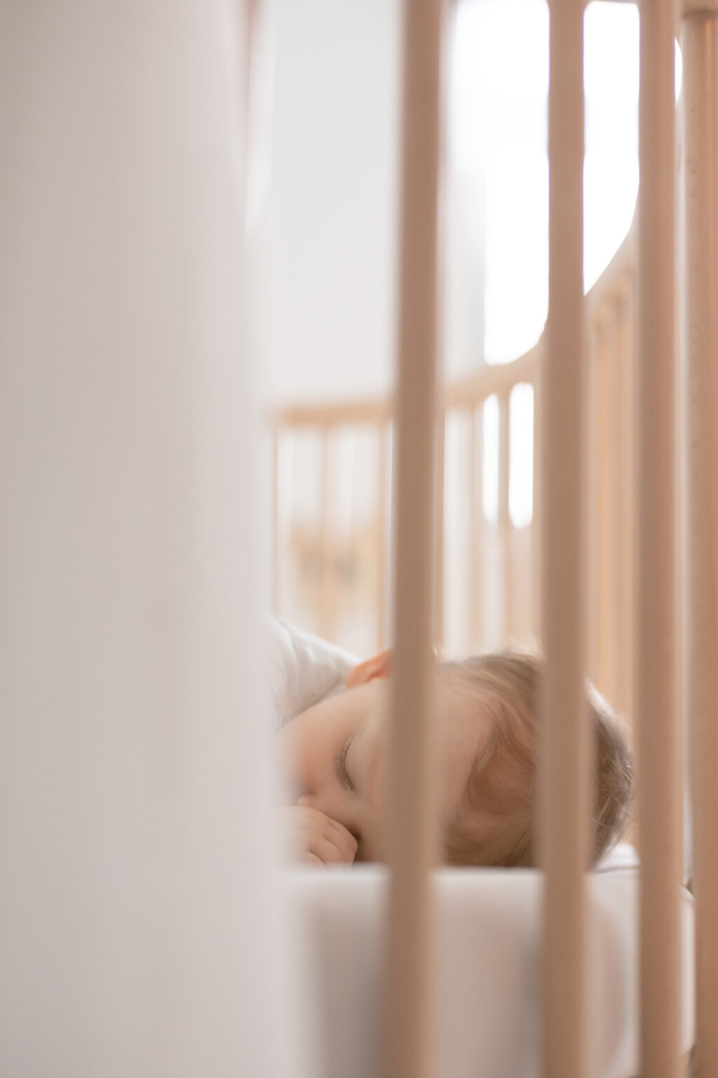 bébé dort lit Stokke bois blanc