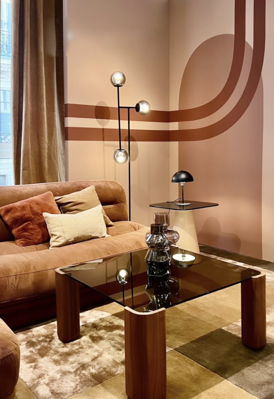 décoration salon rétro 70s années 70 bois foncé marron