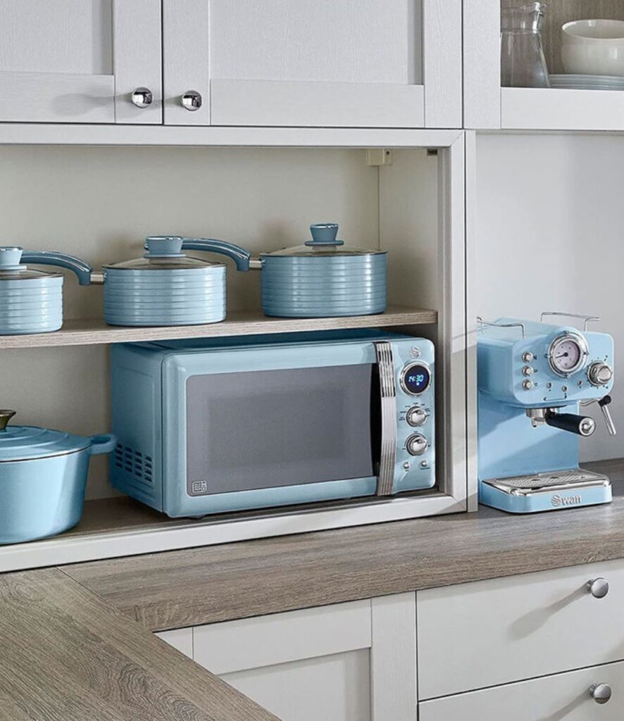 cuisine bleu ciel pastel vintage plan de travail bois