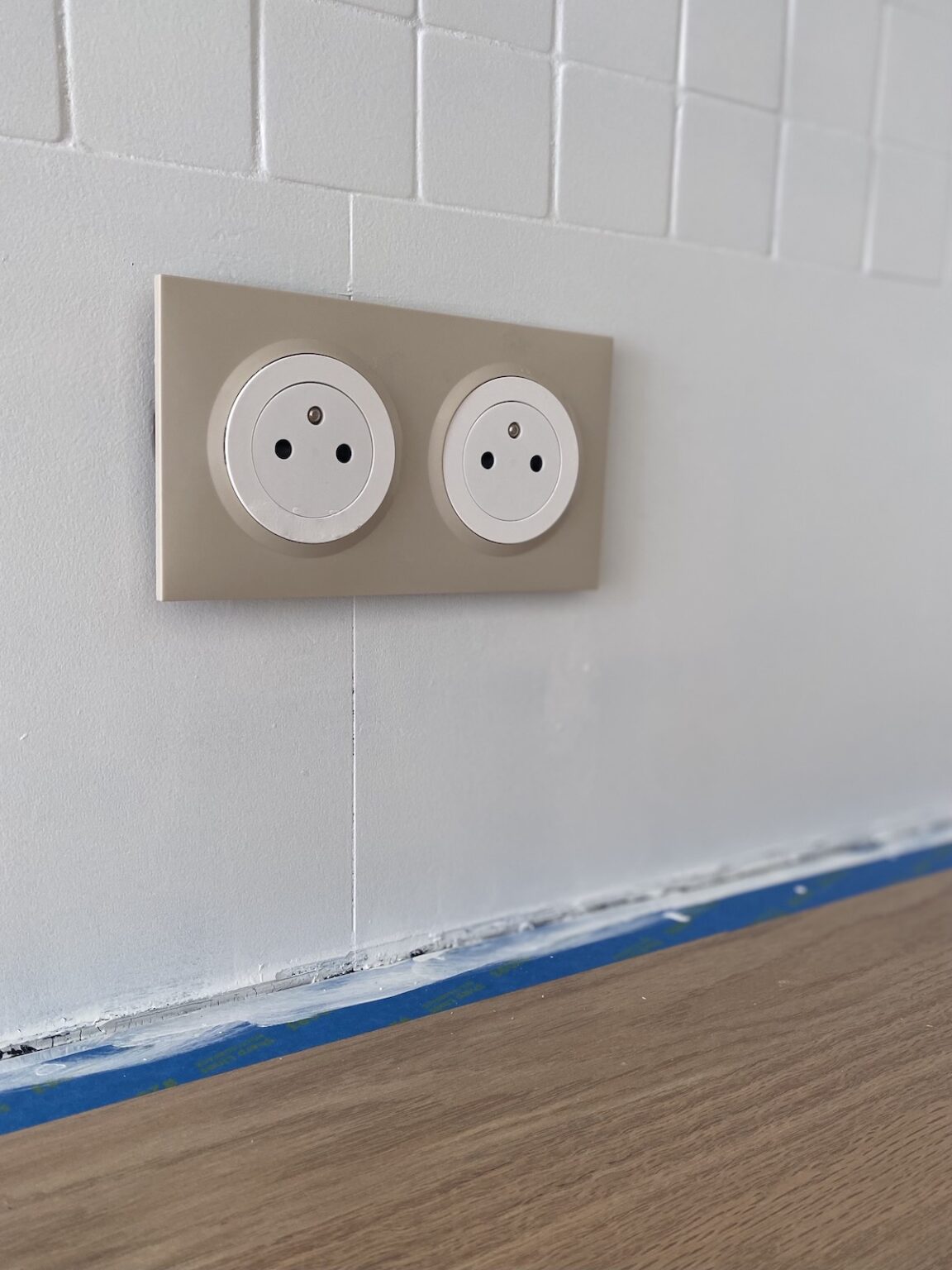 prise électrique dune Dooxie pour déco dorée