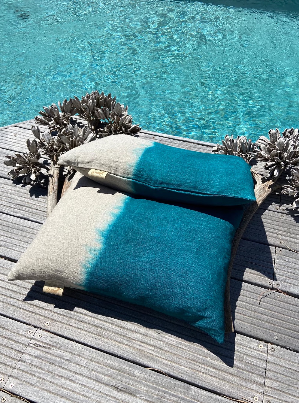 coussin degrade nuance bleu blanc piscine deco outdoor