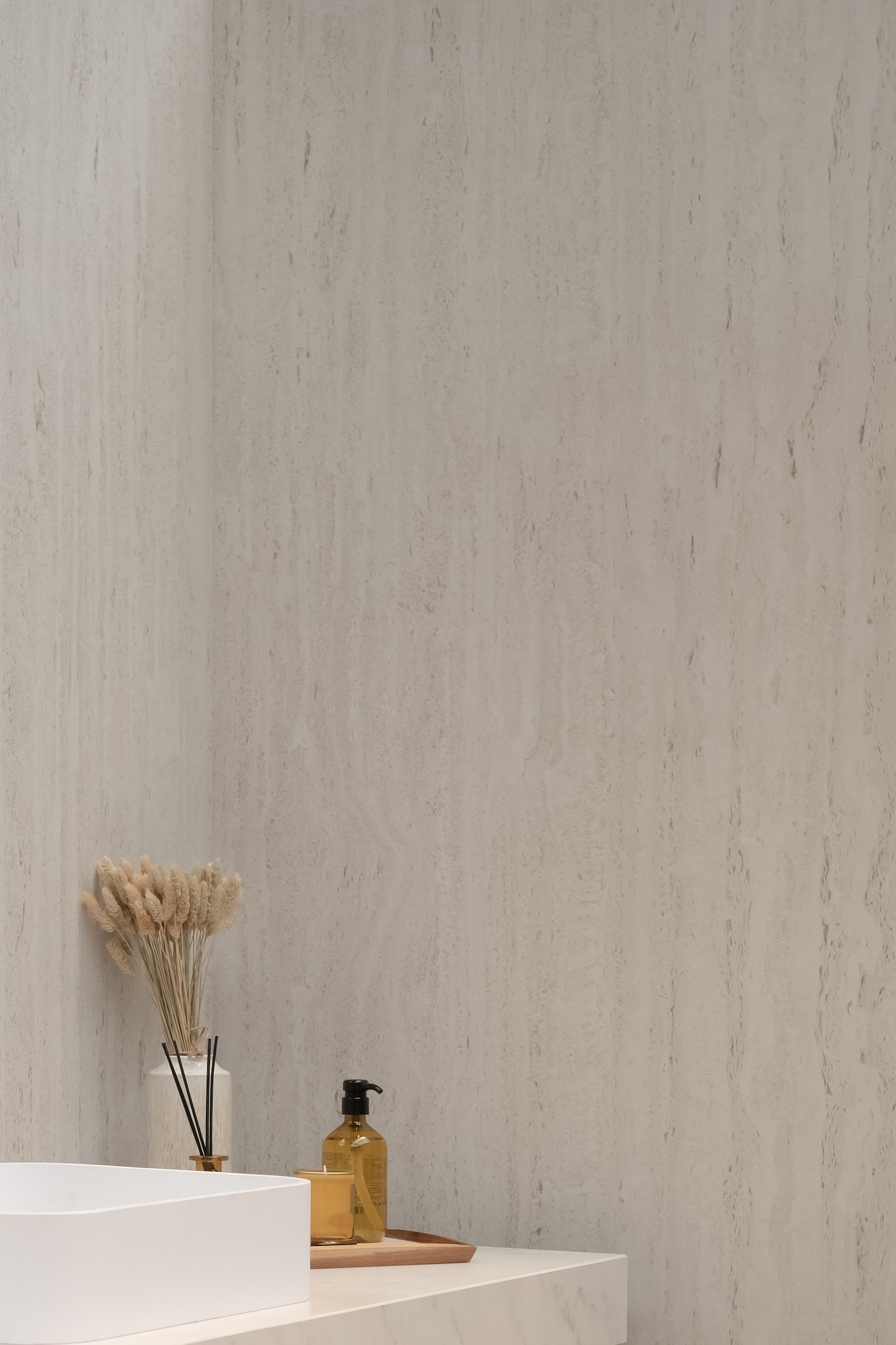 salle de bains minimaliste minérale pierre