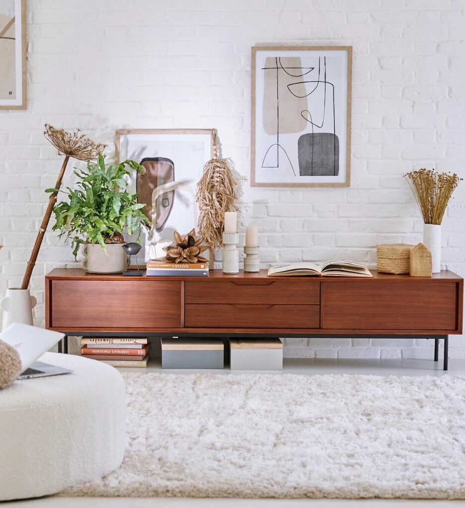 meuble bois mur brique blanc deco champetre fleurs sechee