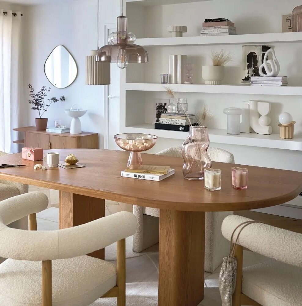 salon table ovale bois 8 personnes decoration elegante moderne