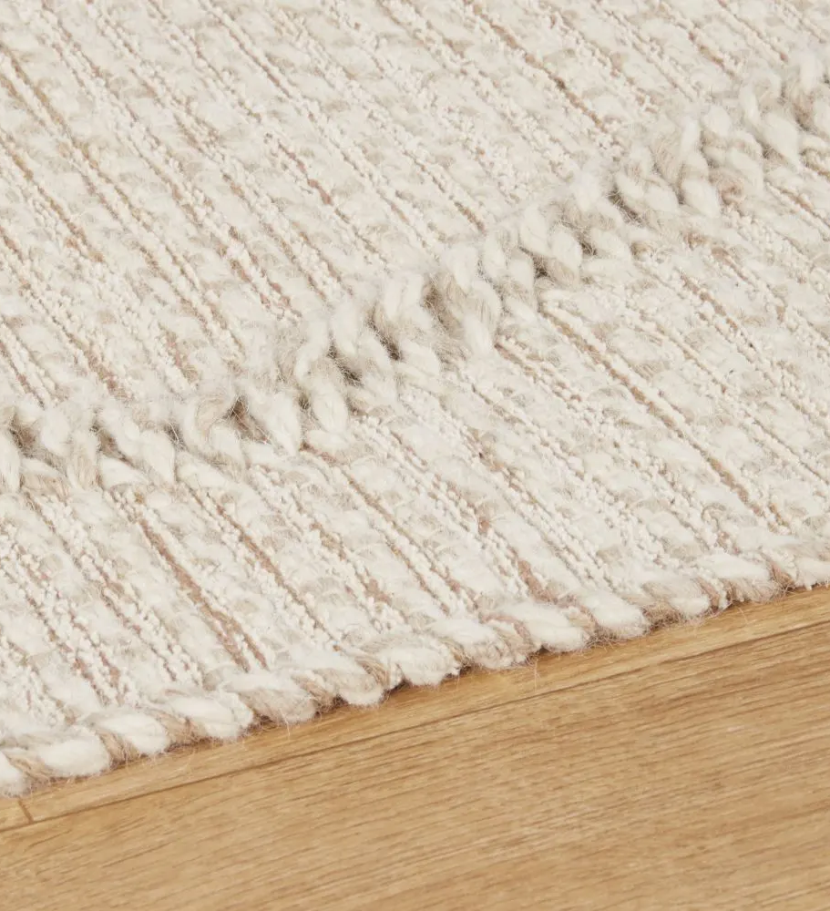 tapis tisse main en laine coton et jute beiges motifs en relief