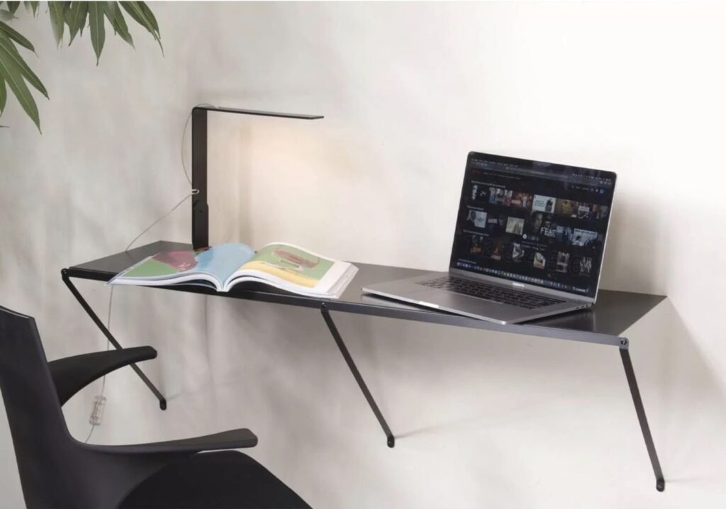 bureau suspendu étroit couloir noir metal design