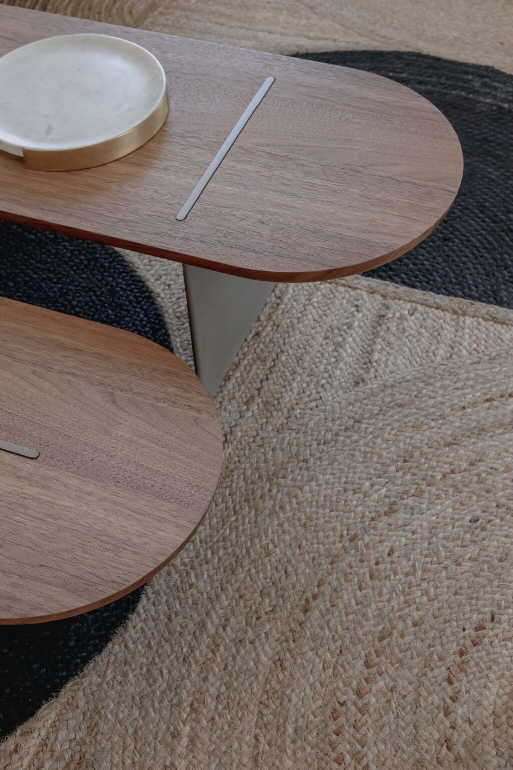 tapis graphique noir naturel jute motif demi-cercle