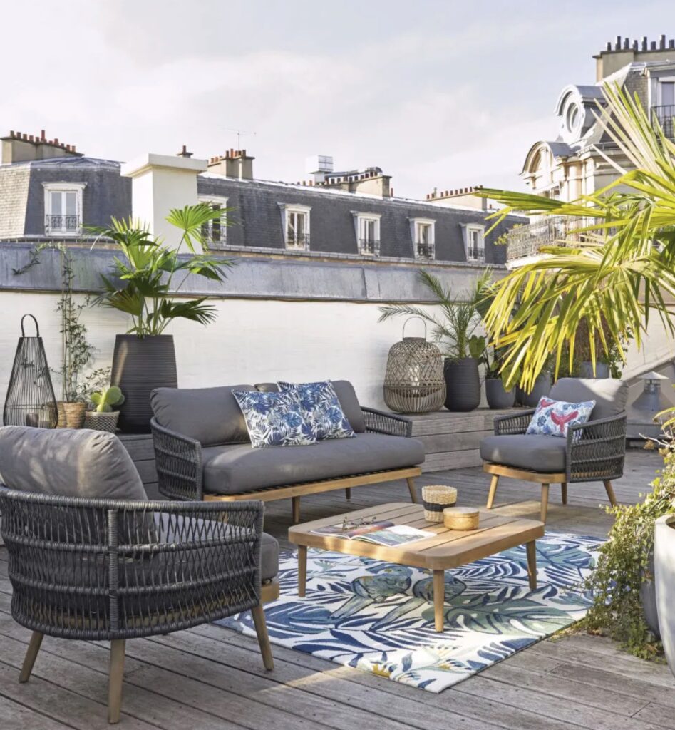 deco amenagement jardin terrasse tapis bleu tropicale