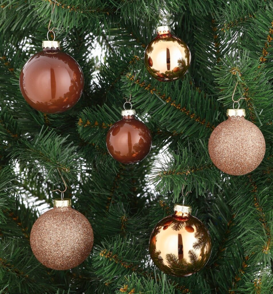 Sapin marron et blanc Mes conseils pour une déco de Noël réussie