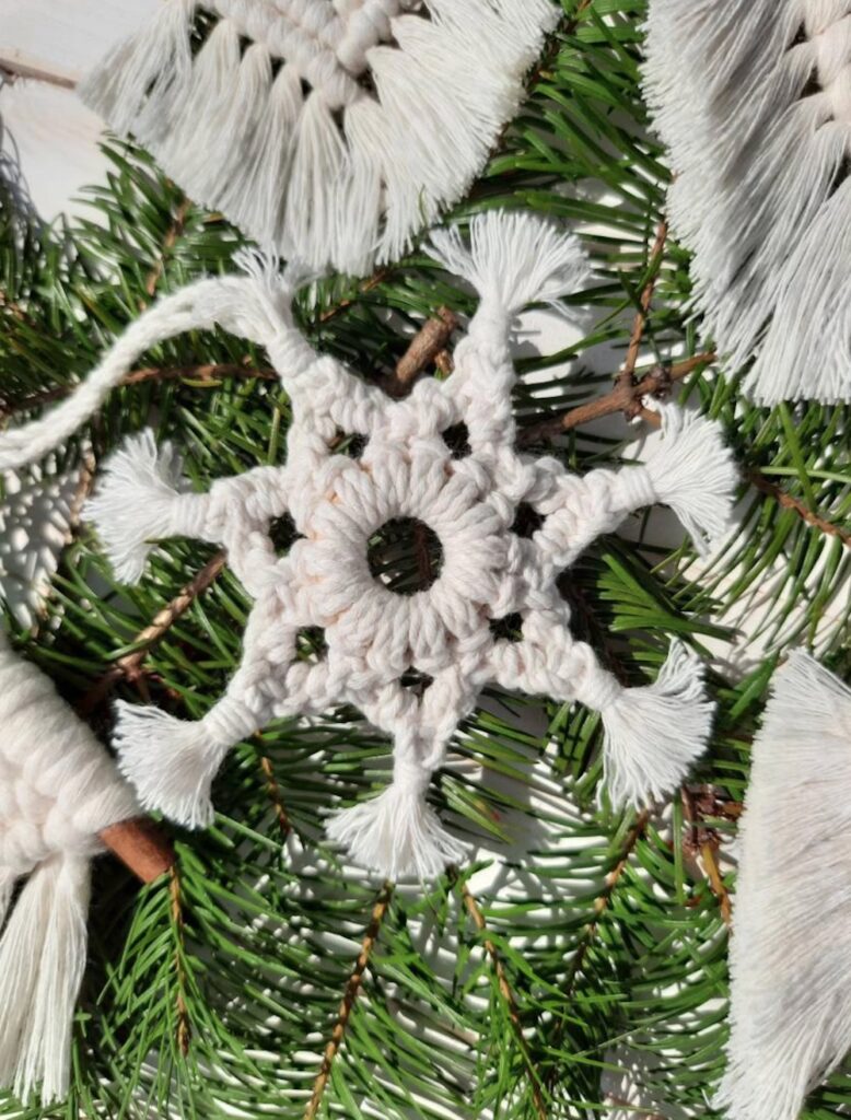 decoration noel macrame blanc sapin vert