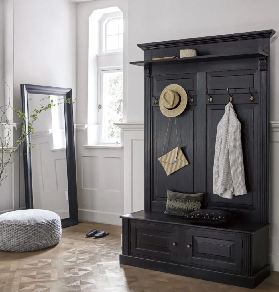 entree commode noir vintage moulure parquet bois deco moderne rustique