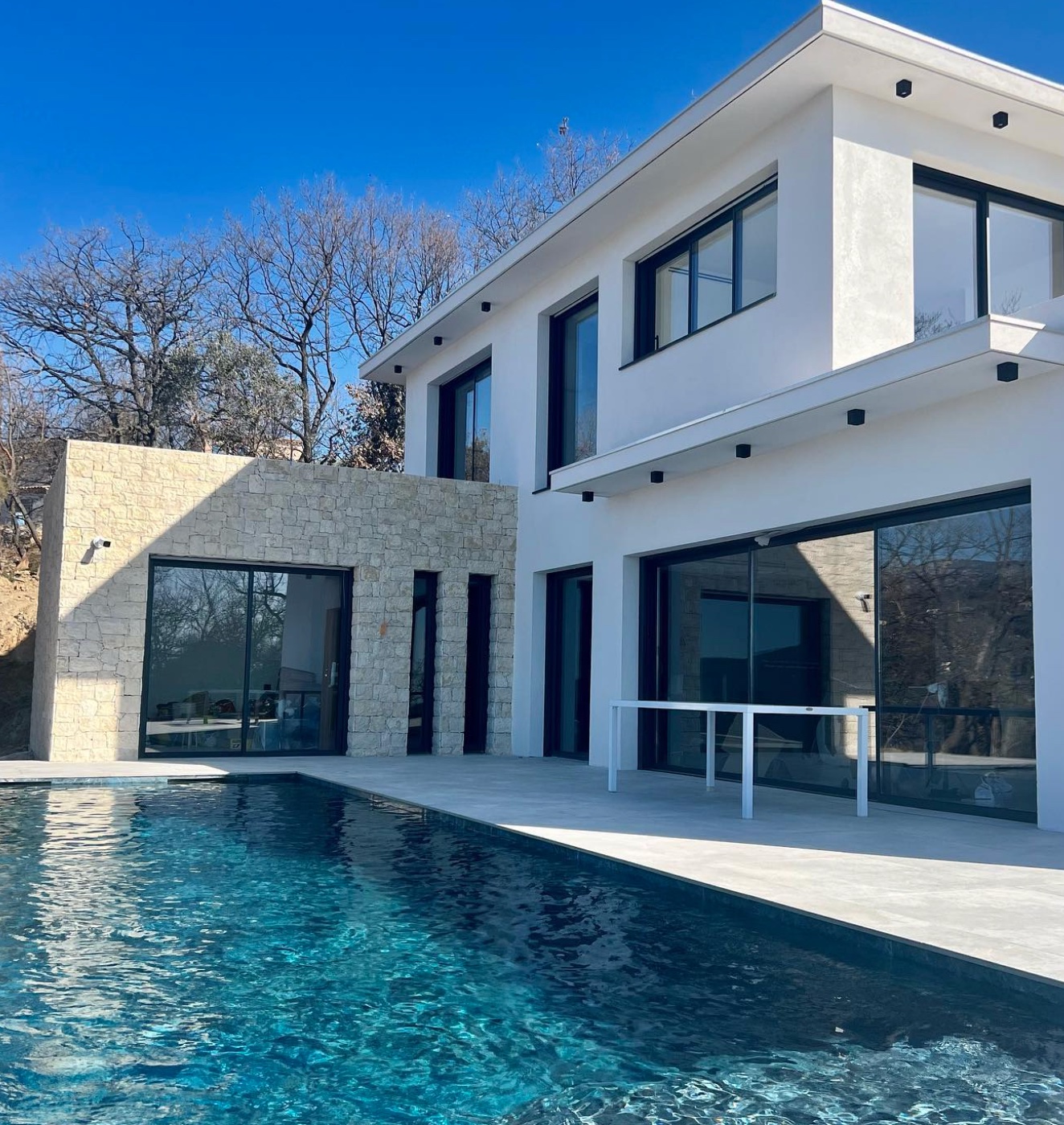 maison facade exterieure piscine beton gris
