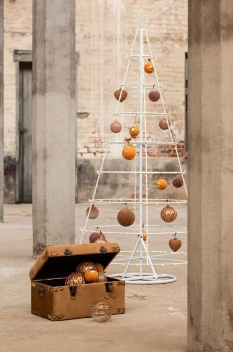 sapin metal blanc deco accessoire marron
