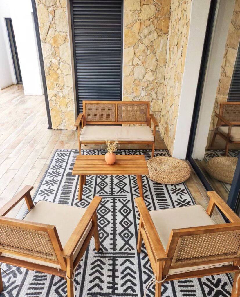 salon de jardin canape bois tapis noir blanc