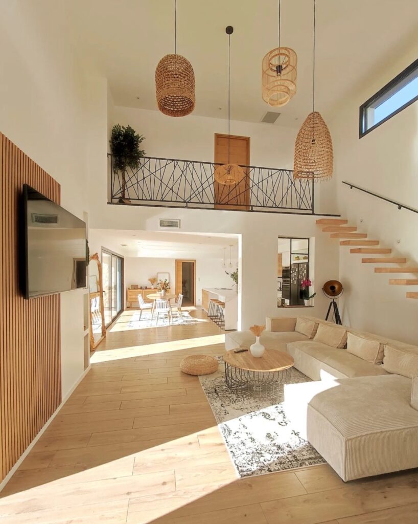 sejour canape escalier bois suspension rotin cuisine ouverte