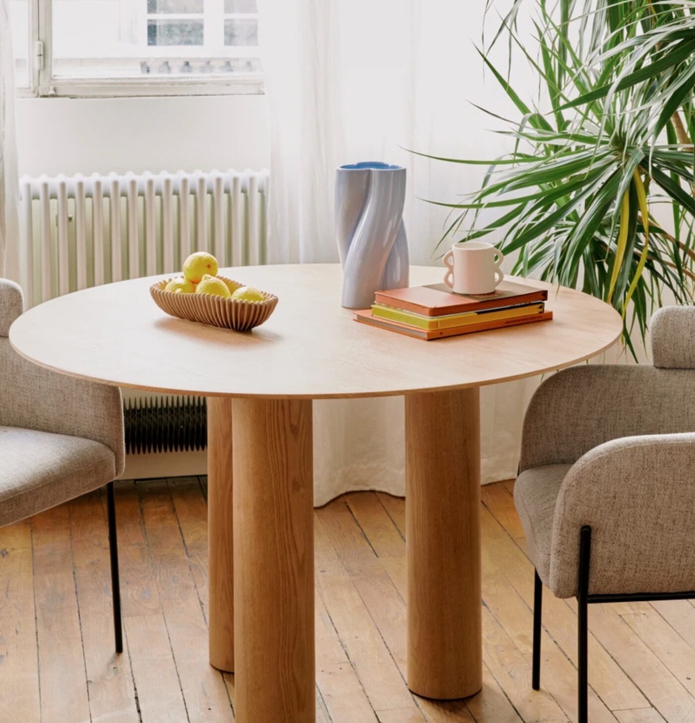 mini table ronde design en bois pour 2 3 personnes