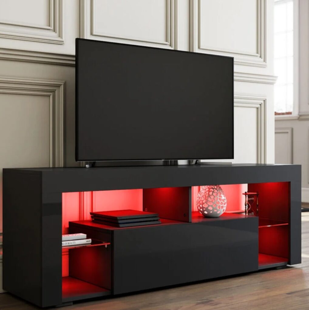 meuble tv noir neon rouge mur moulure salon moderne