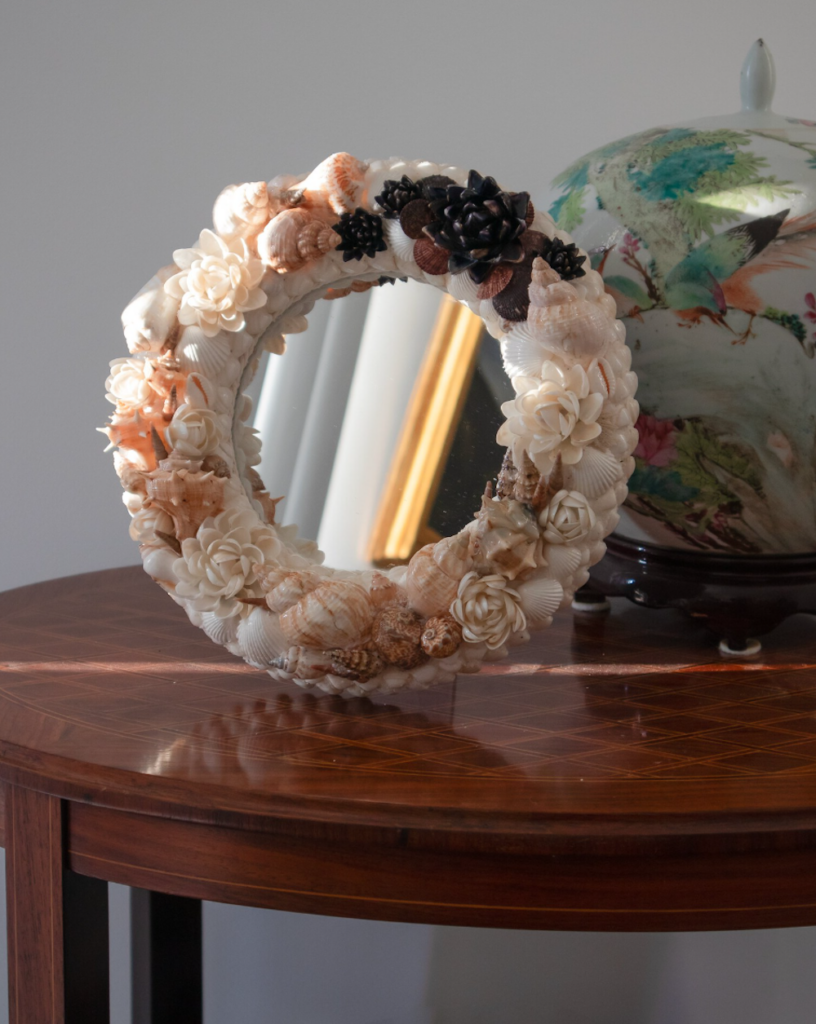 miroir rond coquillage table bois ronde