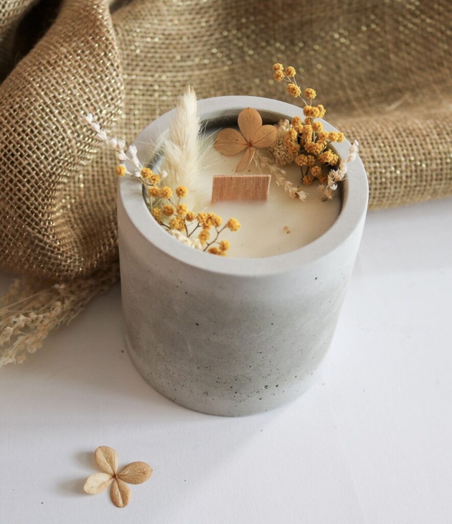 Bougie Beton gris fleur deco floral champetre