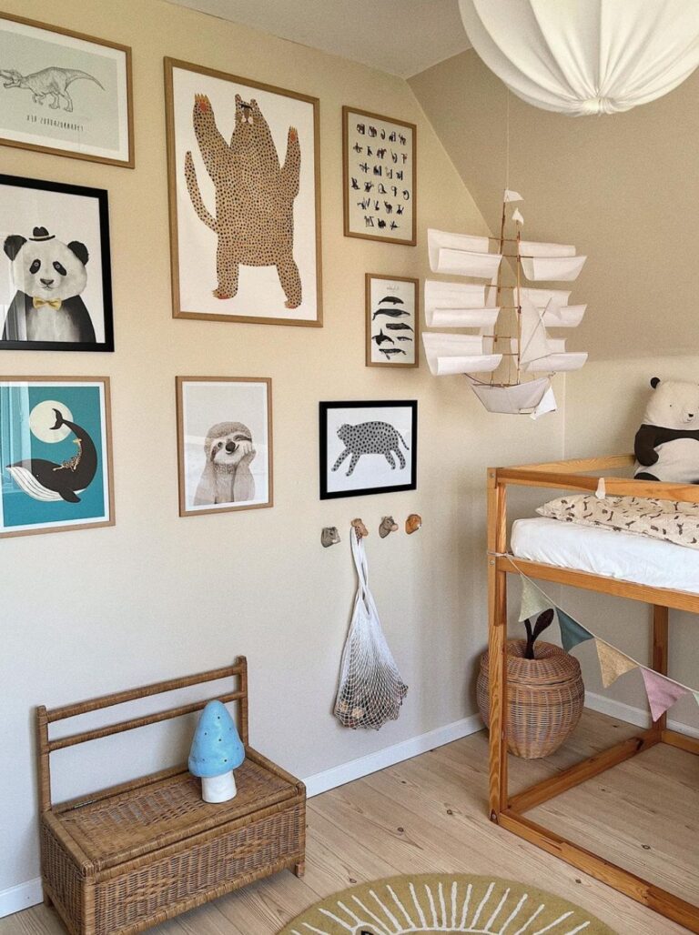 chambre enfant lit hauteur deco murale deco animaliere