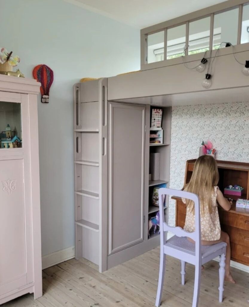 chambre mezzanine bois taupe sol parquet bois