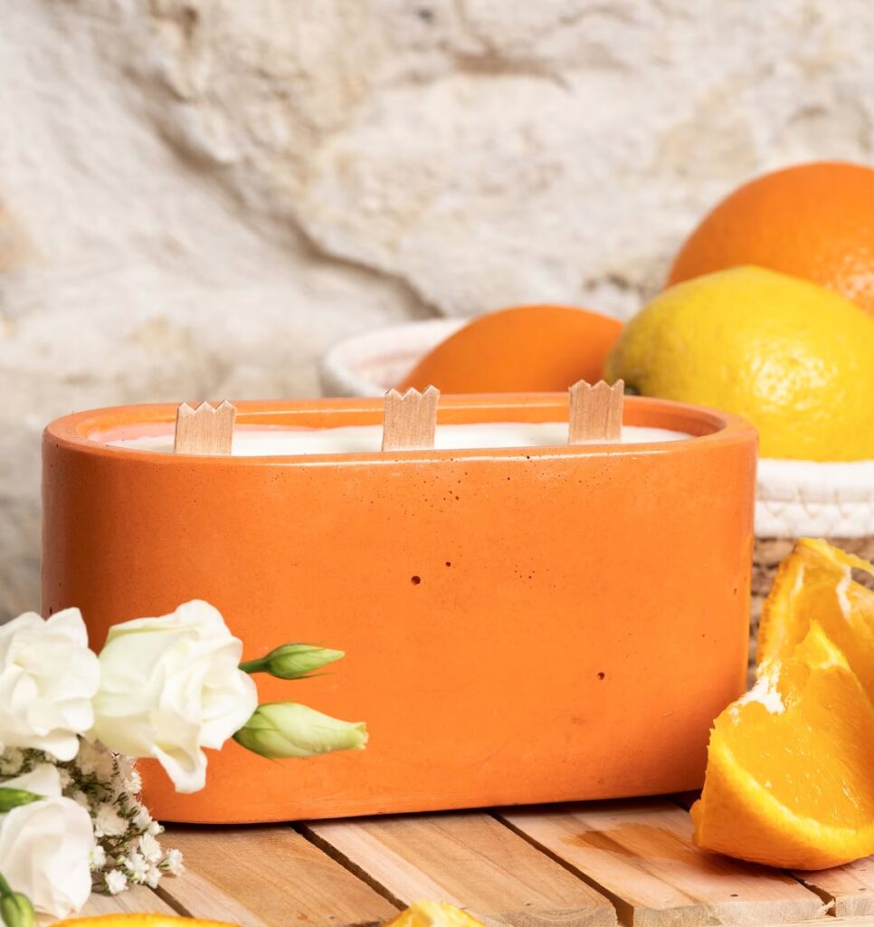 deco exterieure bougie beton orange table bois fruit