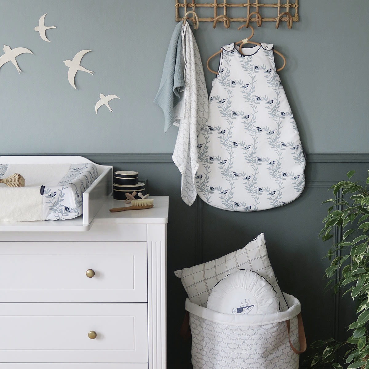 décoration chambre bébé nuance bleu chic raffinée