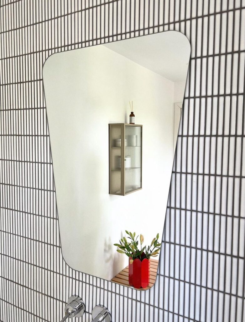salle de bain mur carrelage miroir design