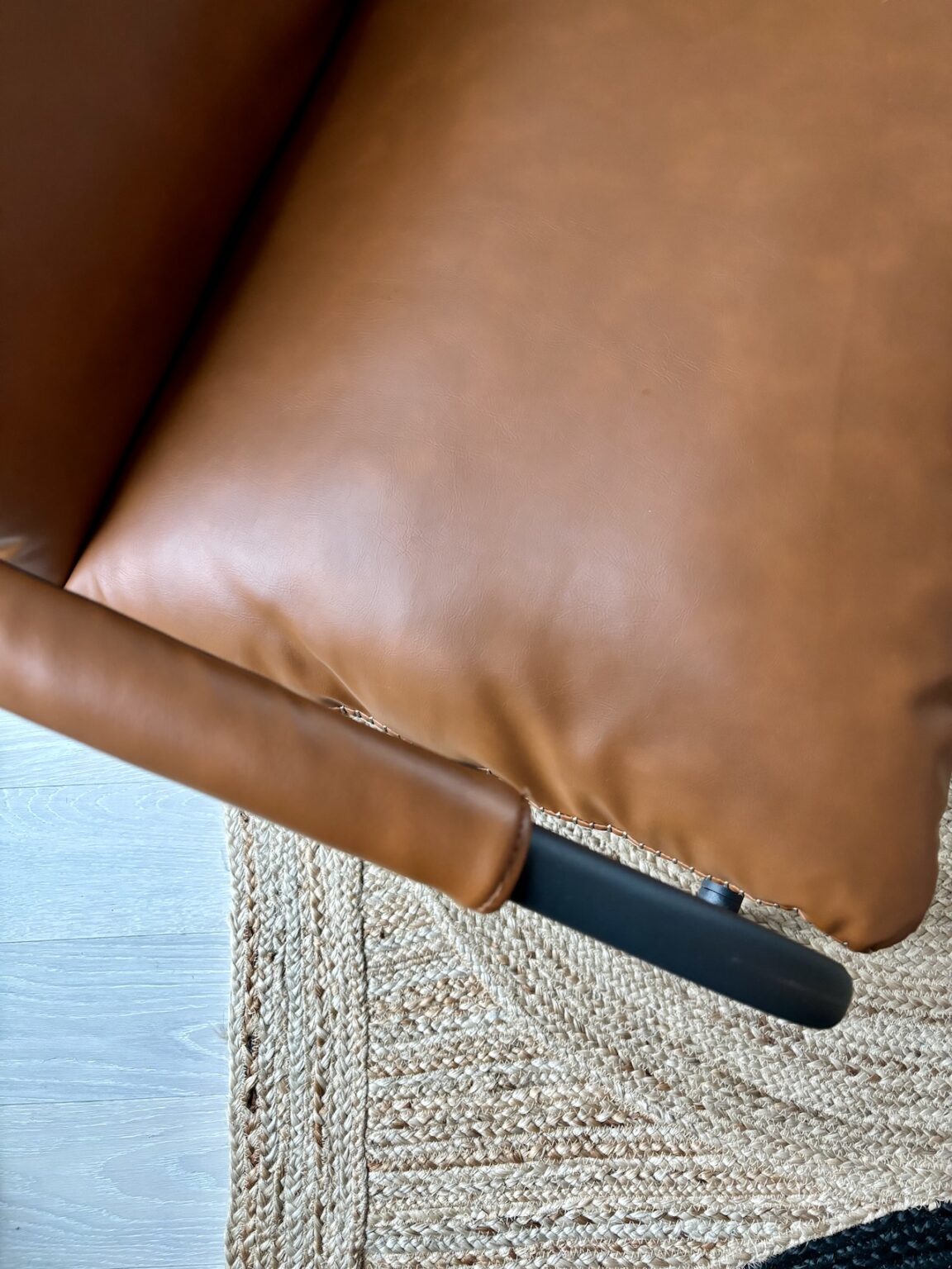 cuir synthétique meuble design