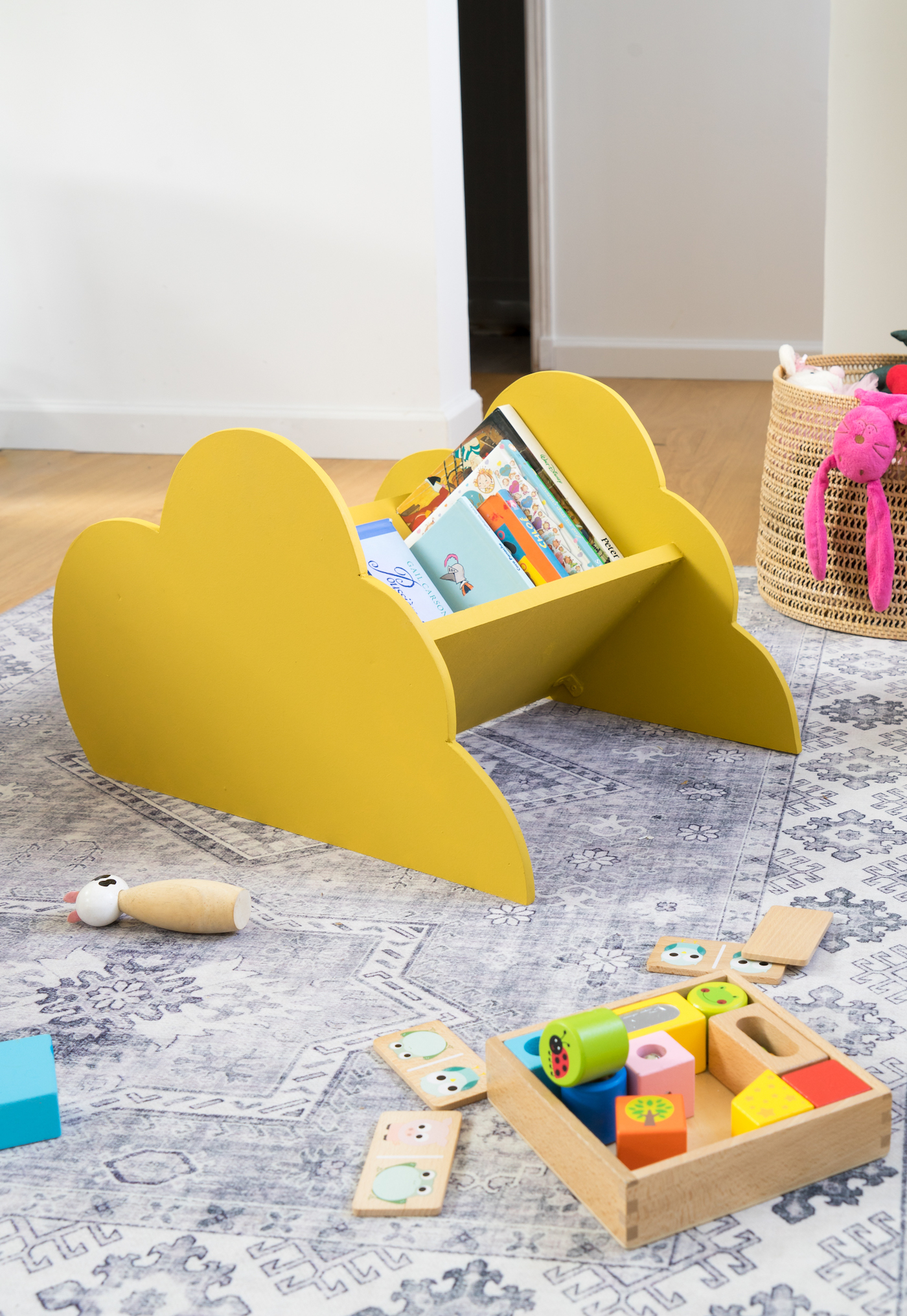 bibliothèque Montessori nuage chambre bébé - blog déco