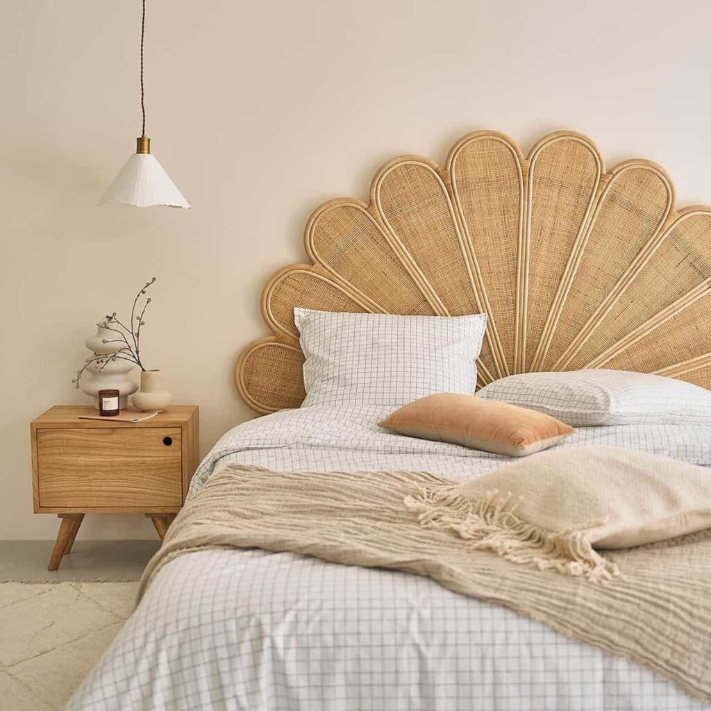 tête de lit fleurs soleil rotin chambre déco Bali