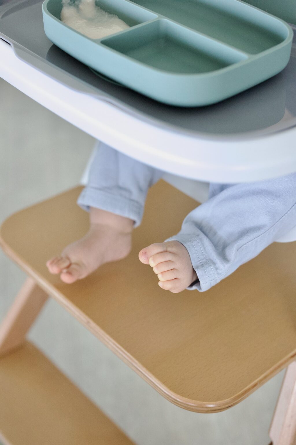 avis chaise haute Evolve Ergobaby 6 mois pieds