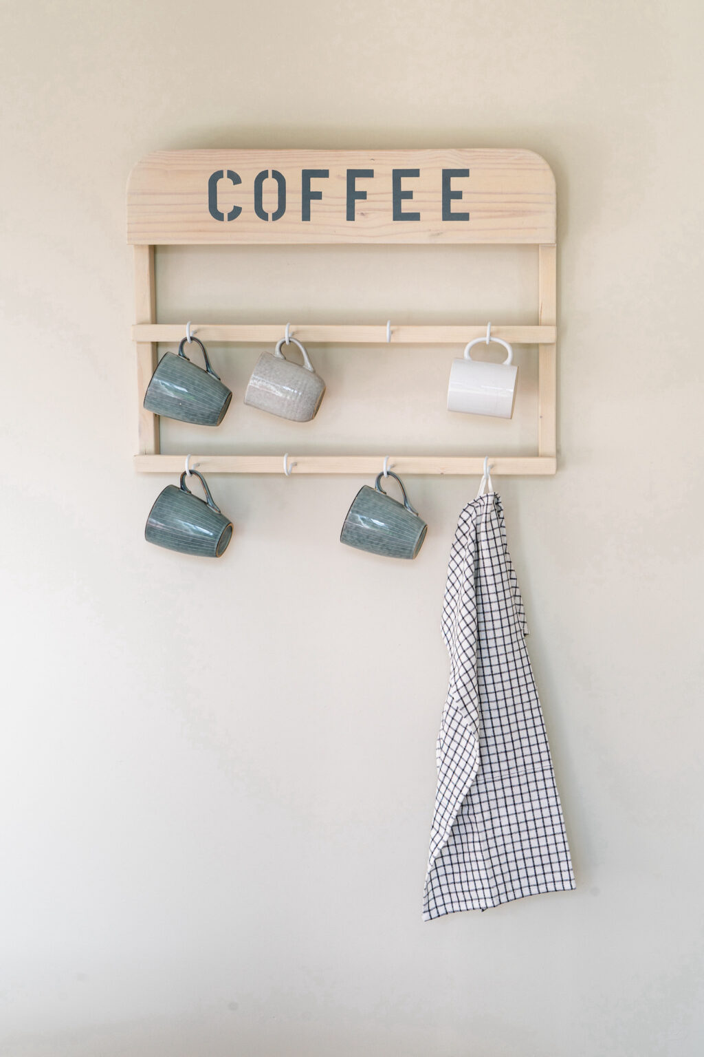 Fabriquer soi-même meuble rangement accroche mug